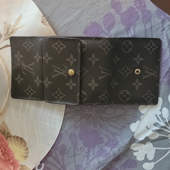 Louis Vuitton monogram Eloise wallet EUC - Picture 2 of 10